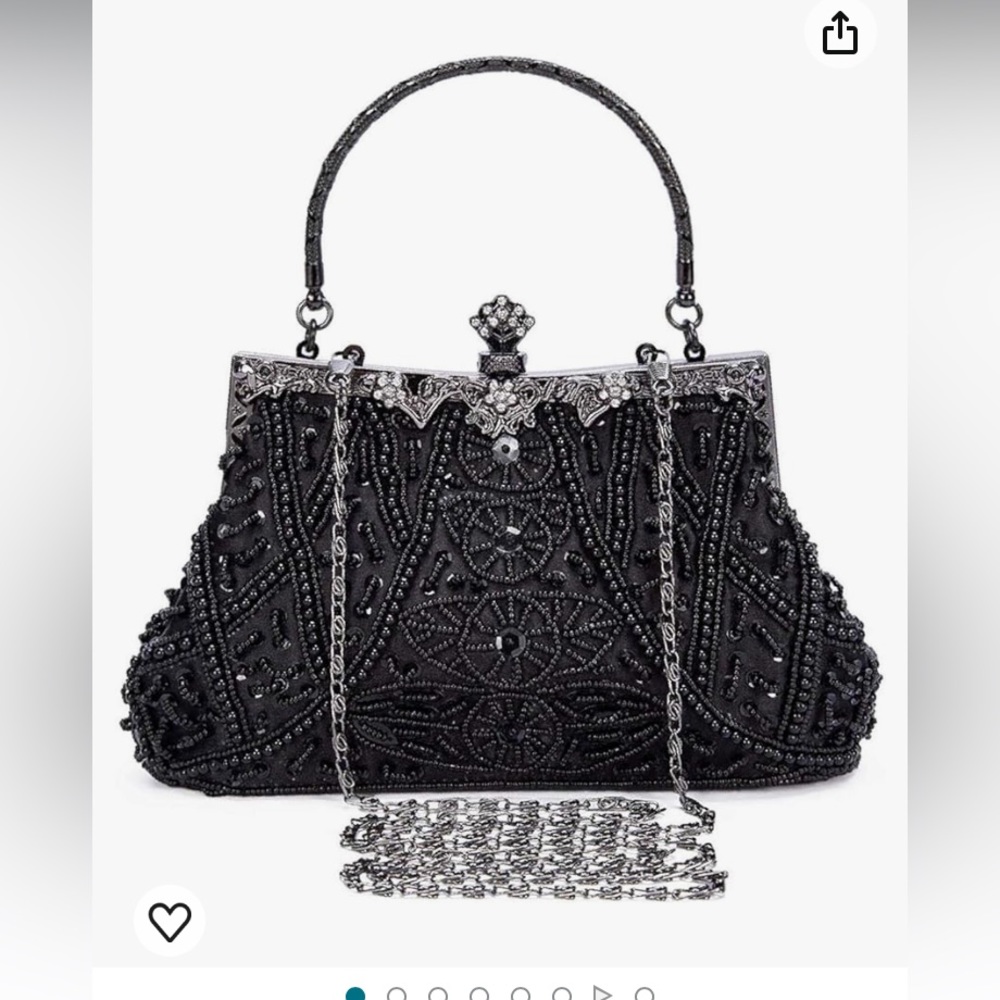 Women’s vintage style evening clutch bag with chain
